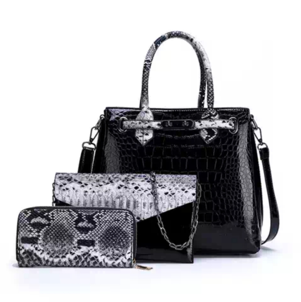 GET ONE NOW! Snake Skin Purse/Wallet Or Clutch!